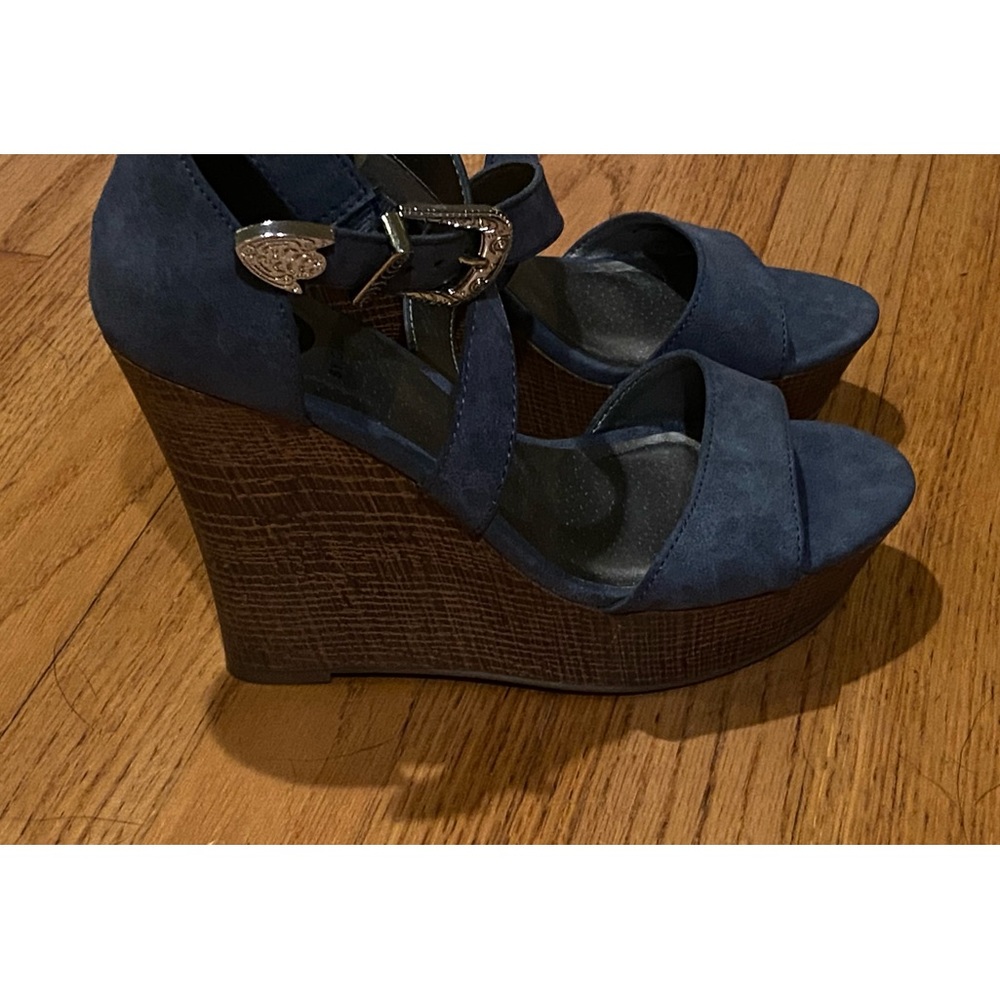 Guess brand Platform Wedge Sandal!